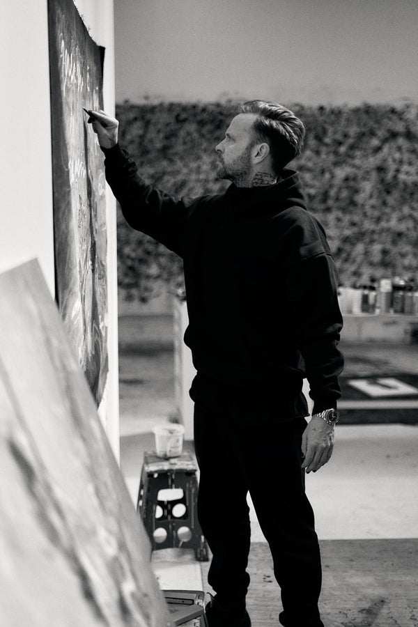 Maxim Havlíček vystavuje obrazy v Dušek Décor