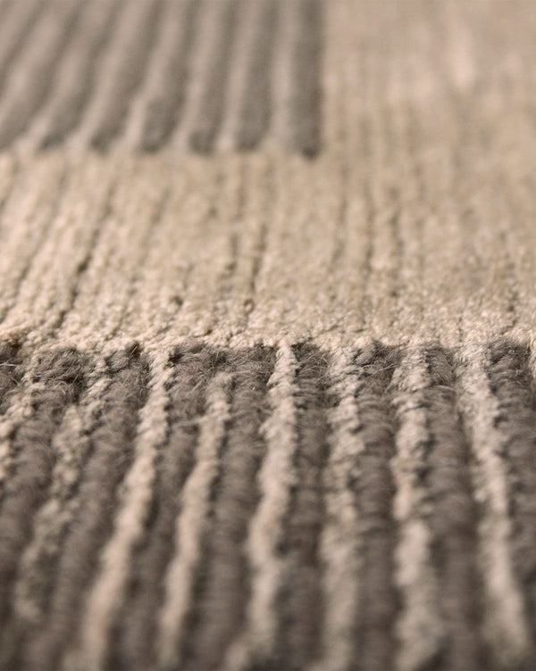 Cadre rug by Armani/Casa – official distribution by Dušek Décor, authorized dealer.