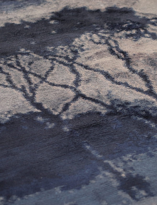 Oriente rug by Armani/Casa – official distribution by Dušek Décor, authorized dealer.
