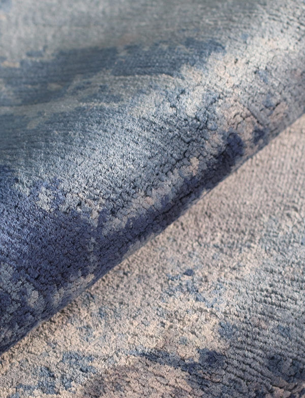 Oriente rug by Armani/Casa – official distribution by Dušek Décor, authorized dealer.
